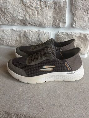 Skechers GOwalk Lightweight Slip-Ins - Size 7.5